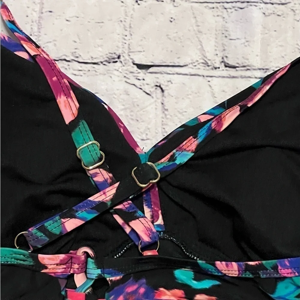 Time and Tru women’s black multicolored floral bikini top size 3x (24w-26w)